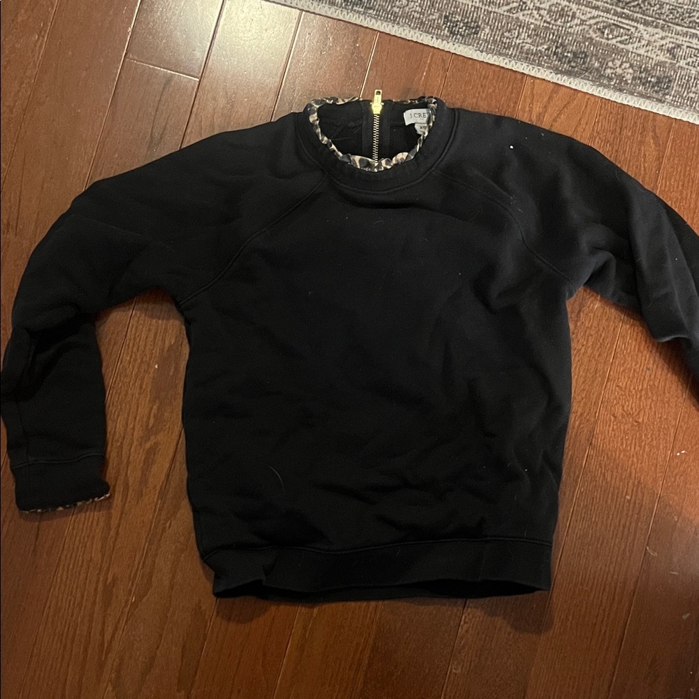 WoMen's Black Crewneck Sweatshirt with leopard ruffle collar